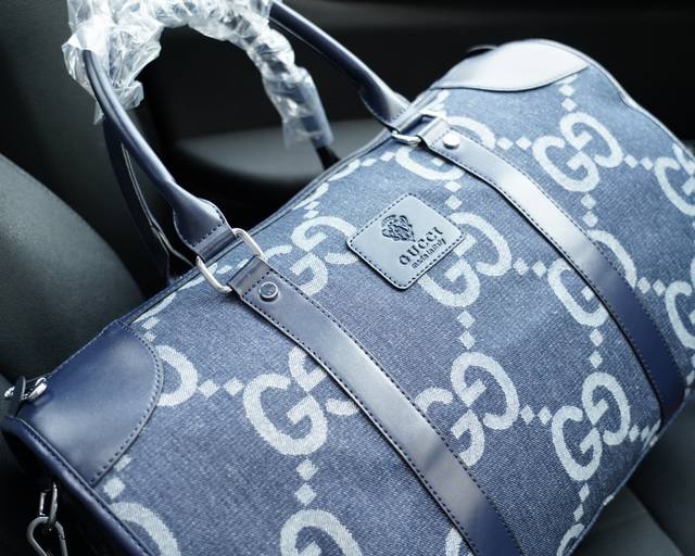 Gucci official website synchronizes high version travel backpacks to compete for global orders with excellent quality. Non market ordinary goods are made of imported fabrics that are classic, wear-resistant, practical, scratch resistant, and truly tr