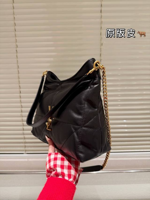 Top of the line original single head layered leather Ysl envelope bag is lazy, casual, and easy to carry, full of surprises on the back and body. Size: 27.21cm