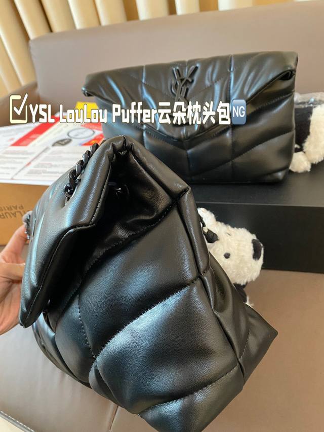 Comes with pendant and gift box Ysl Loulou Puffer Cloud Pillow Bag Loulou is extremely popular at the counter this year. It is soft, comfortable, and chubby in appearance, like holding a marshmallow. It has a high aesthetic value and practicality. Fu