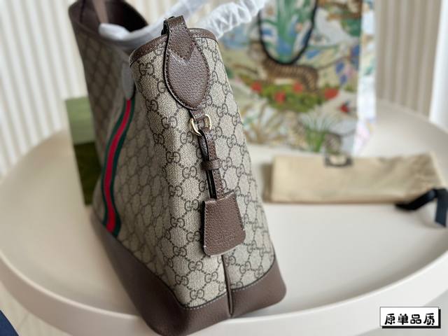 Full package Gucci new Ophidia series small Hobo bag with adjustable shoulder straps~Versatile for commuting. The capacity of the item is very suitable for daily needs. The ball is matched with the popular Gray style, which looks great and is so cute