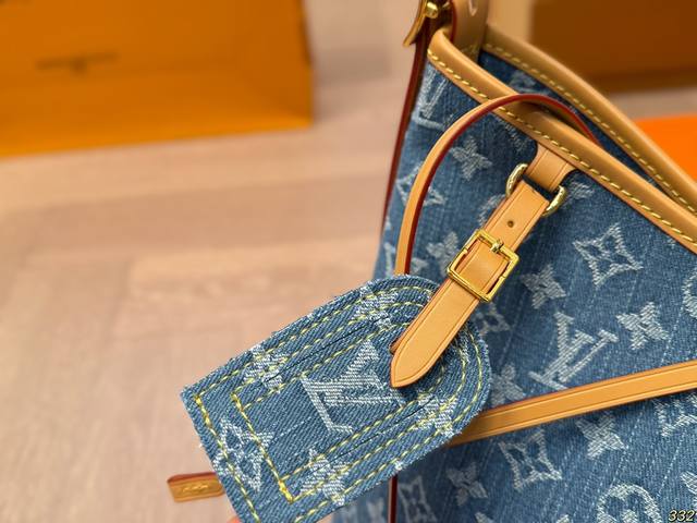 The variable code chip airplane box, Lv Carryall jeans tote bag, is simply Rocket. Well, it's casual and advanced style, and it can be matched with a durable and practical style. It's so wonderful. The blue flower style is super easy to match with ev