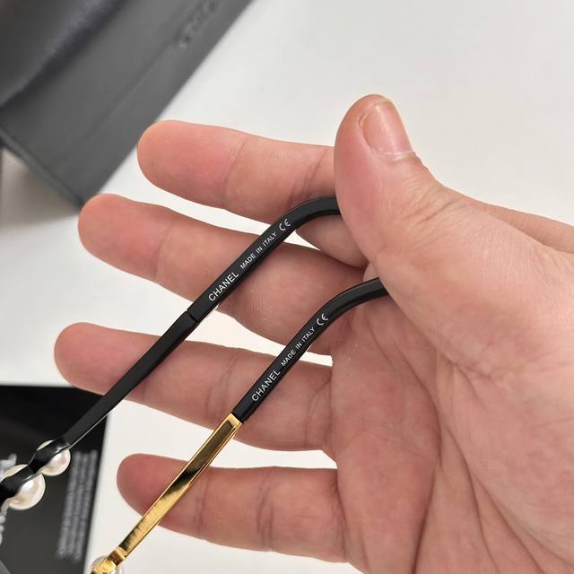 Detail image: Online popular spot sales Chanel Naza super beautiful Chanel ch5339-H double pearl sunglasses