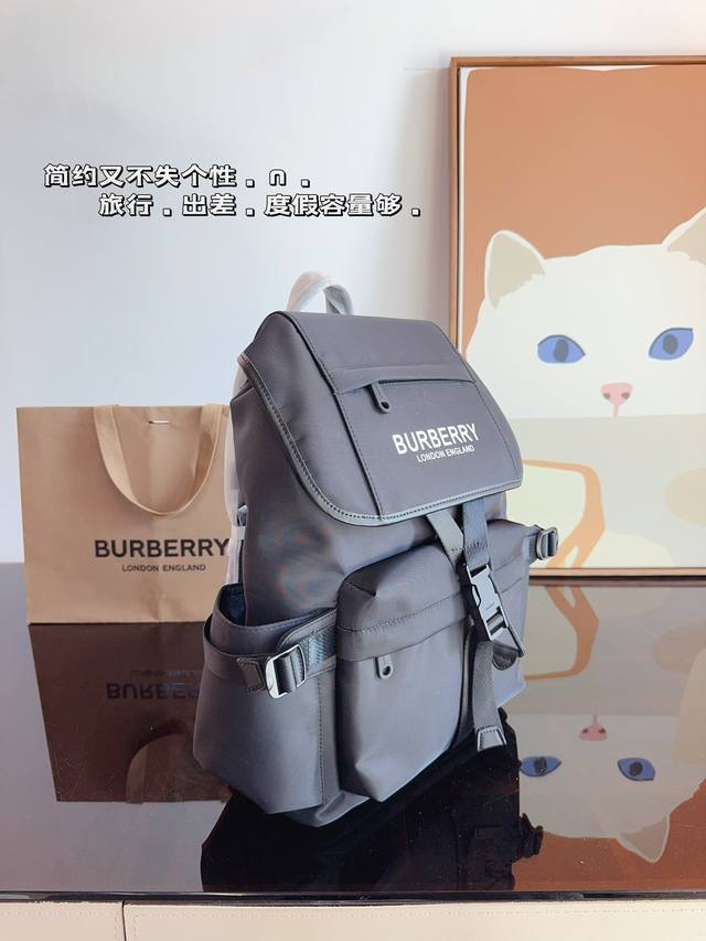 The highly recognizable Burberry brand logo decoration on the Burberry backpack instantly enhances its style and is particularly eye-catching. The shoulder strap design is very comfortable, the width is just right, and the bag capacity is also quite