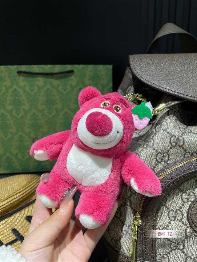 Gucci imported large capacity PVC ultra high definition hardware logo from Taiwan, with a dedicated inner lining for traveling. Search for Gg backpack size: 24 * 28: