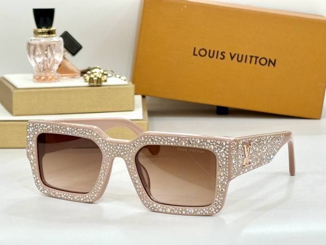 Louis Vuitton * Model: Z2396E Size: 54 ports 22 145
