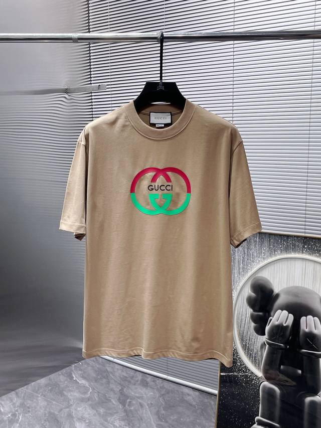 GUCCI 2024 new round neck short sleeved T-shirt with half sleeves, high-end version! Customized fabrics for counters have high breathability and comfort, impeccable details, and brand element design concepts, reflecting high quality. Delicate and sof