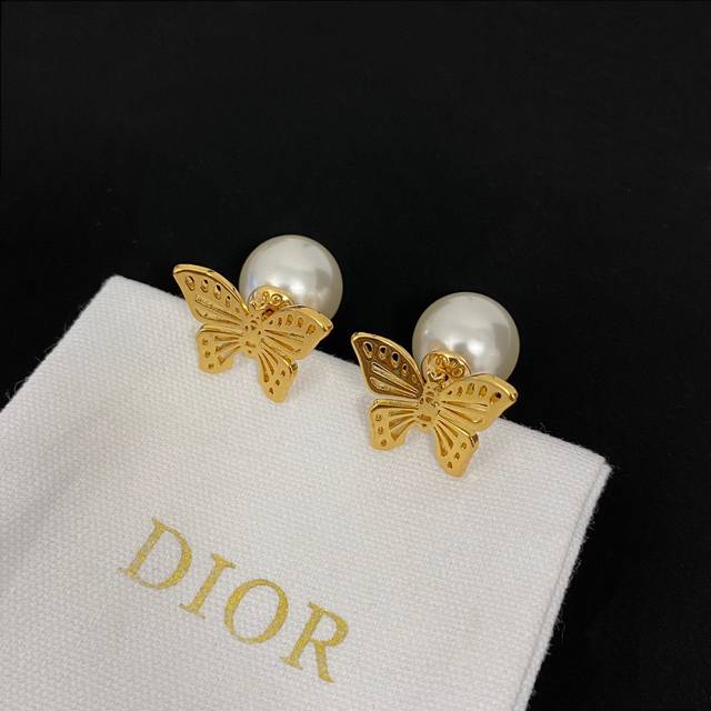 Dior Butterfly Pearl Earnail Same Material 925 Silver Needle