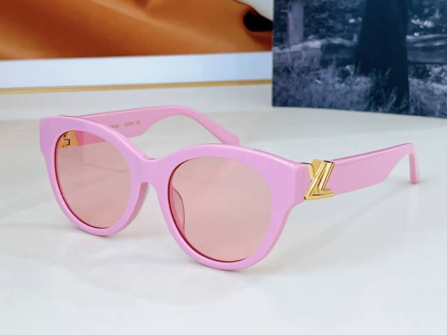 Louis Vuitton Model: Z2422 Size: 55 mouthed 18-140