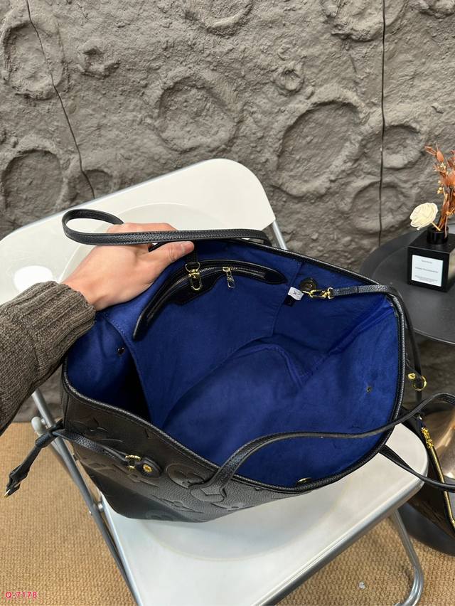 Before the Lv Neverfull shopping bag, I couldn't get the beauty of the classic NF bag. Lv's most classic bag can be said to be the most classic bag and the first luxury bag for many sweet potato babies