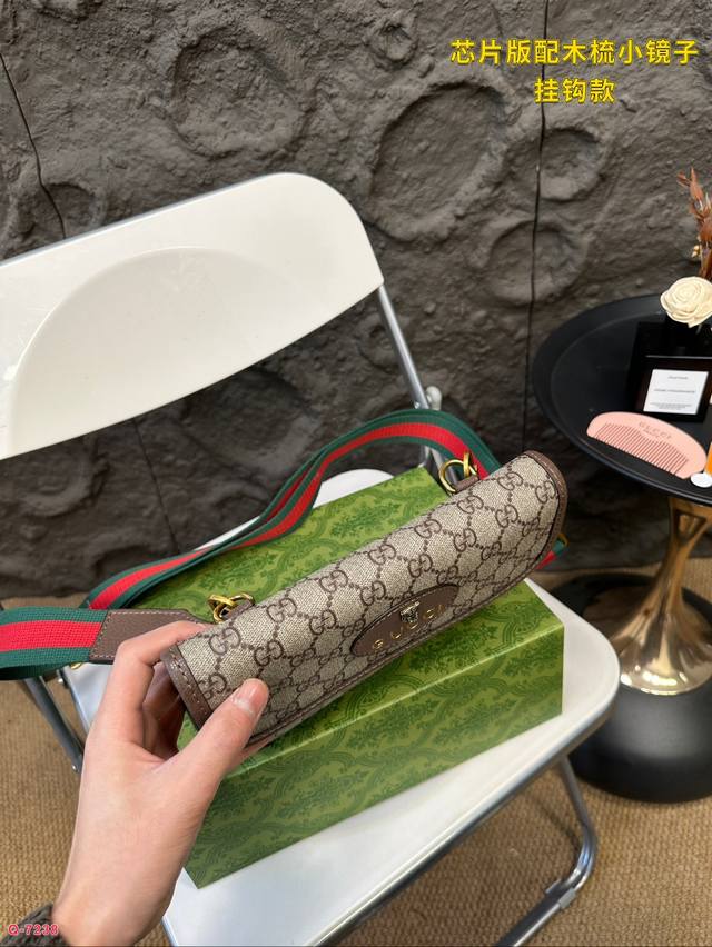 Paired with a folding box, Gucci Cool 24 new four button hook style tiger head waist bag versatile Marmont Cool Tiger head printed shoulder bag slanted women's bag is so beautiful that it is beyond control. This year, it is leading the fashion trend