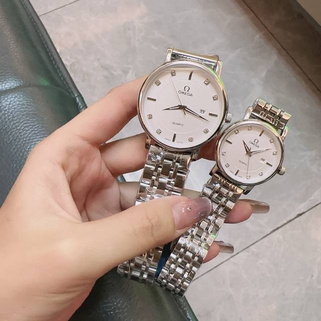 White shell gold shell steel strip 20 Omega boutique couple watch classic three pin design, noble and elegant gentleman style, excellent quality hot selling throughout the city. Imported quartz movement, top-grade 316 stainless steel case, imported c