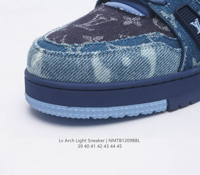 Louis Vuitton Lv board shoes are fashionable sports shoes with a trendy thick sole and height increasing men's shoes. They are comfortable, non slip, and versatile, dominating the entire fashion and entertainment industry. The details of the shoe are