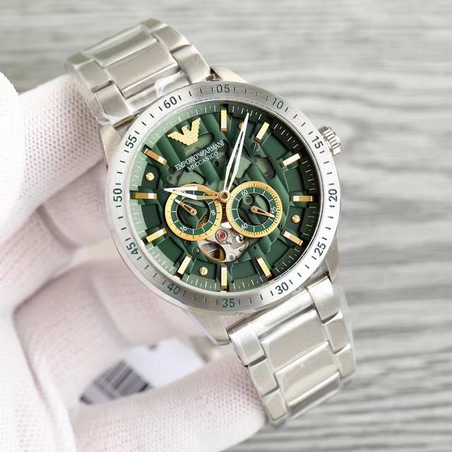 Armani Men's Watch Model: Ar60054 ： Stainless steel watch mirror: Mineral reinforced glass strap: Genuine leather size: 43 * 14mm, not like the oppressive pure black, giving a fresh and refined feeling. The stainless steel scale is sharp and angular,