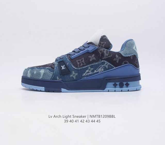 Louis Vuitton Lv board shoes are fashionable sports shoes with a trendy thick sole and height increasing men's shoes. They are comfortable, non slip, and versatile, dominating the entire fashion and entertainment industry. The details of the shoe are