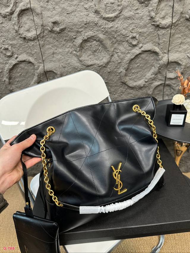 Pack the box! Size 35.31: The Saint Laurent Jamie handbag has a high-quality texture, super large capacity, and durability