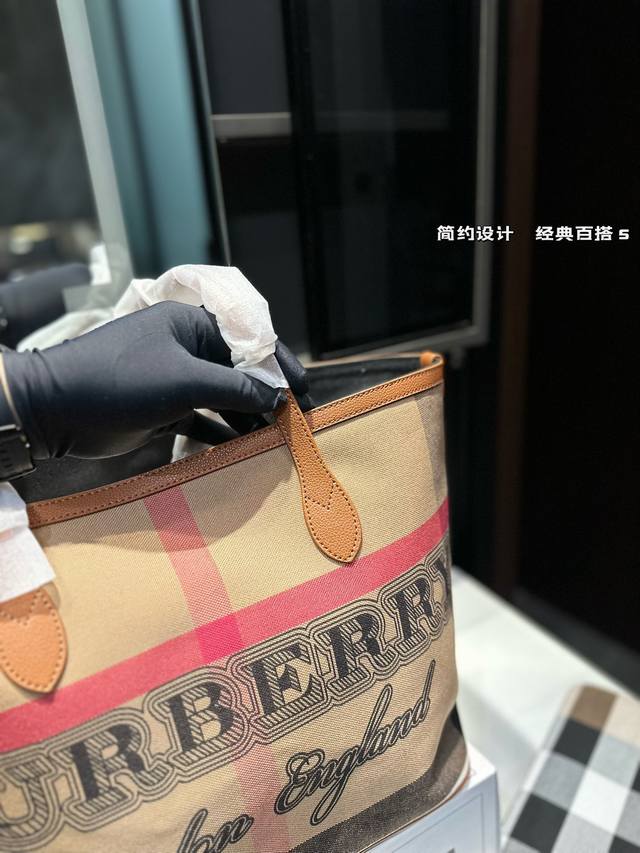 Burberry shopping bag classic temperament big brand shopping bag is really too classic. It looks good on the back no matter how it is carried, and the quality is super good. Imported fabric Pk counter quality, beautiful girl must be kept while in sto