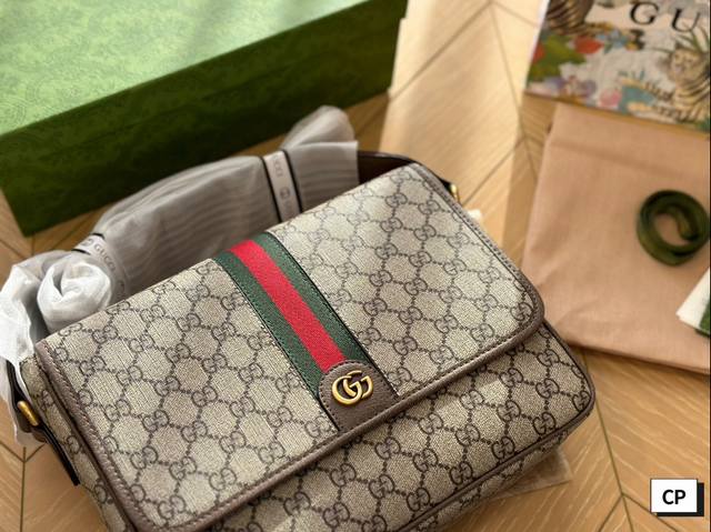 Gucci Men's New Postman Bag Comes with a Box, Suitable for Men's Daily Commuting Match, Can Hold iPad Wall Crack Recommended 29 * 17: