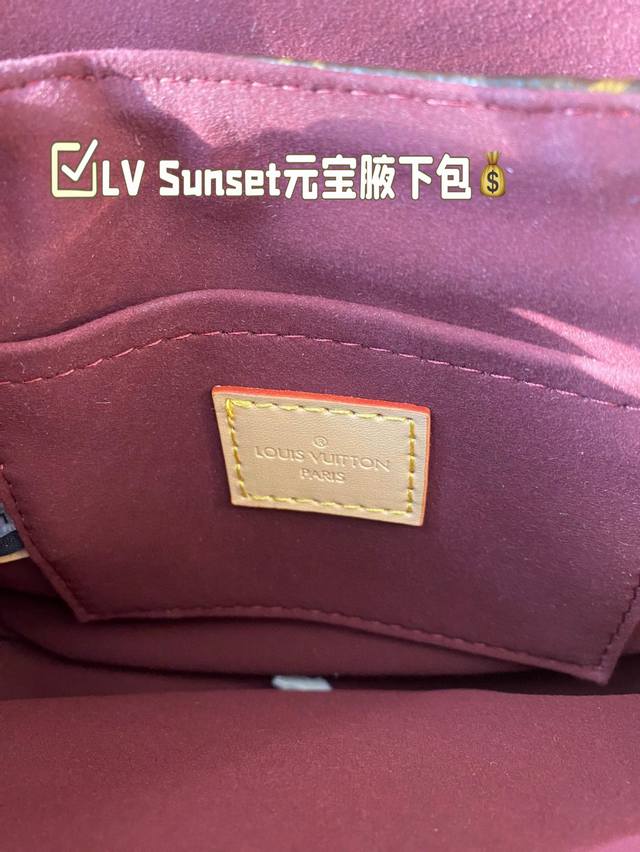 Equipped with airplane box folding box and variable code chip Lv Sunset Yuanbao armpit bag with extension strap, it can be worn on one shoulder or diagonally, and the fabric is soft and casual, making it easy to match. I really fell in love at first
