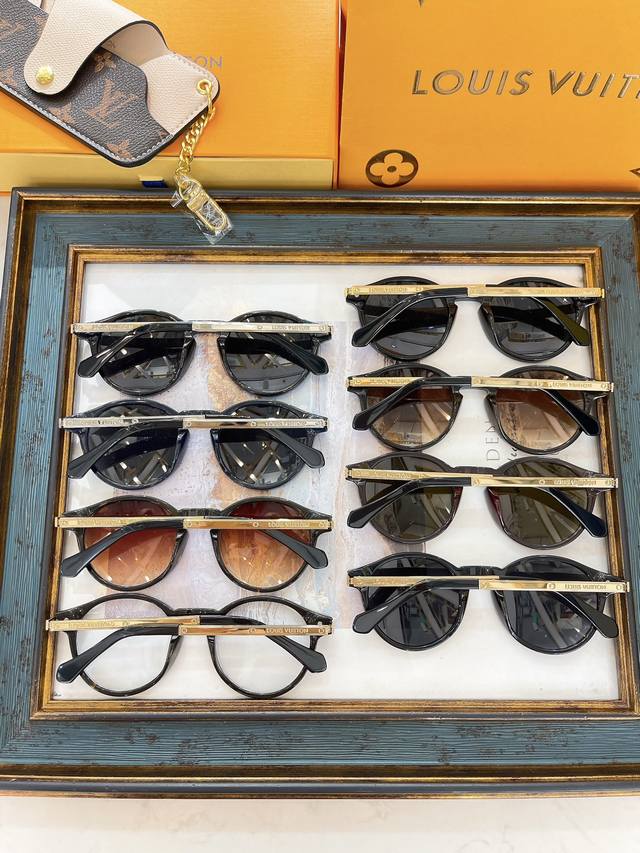 Louis Vuitton * Model: Z3108U Size: 60 Ports 16-145