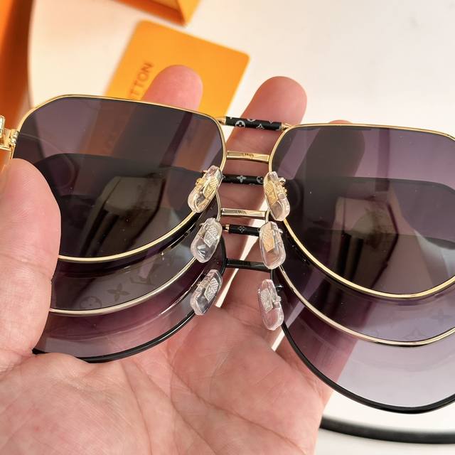 Detail drawing Louis Vuitton * Model: Z1248Size: 61 mouthed 14-145 unisex