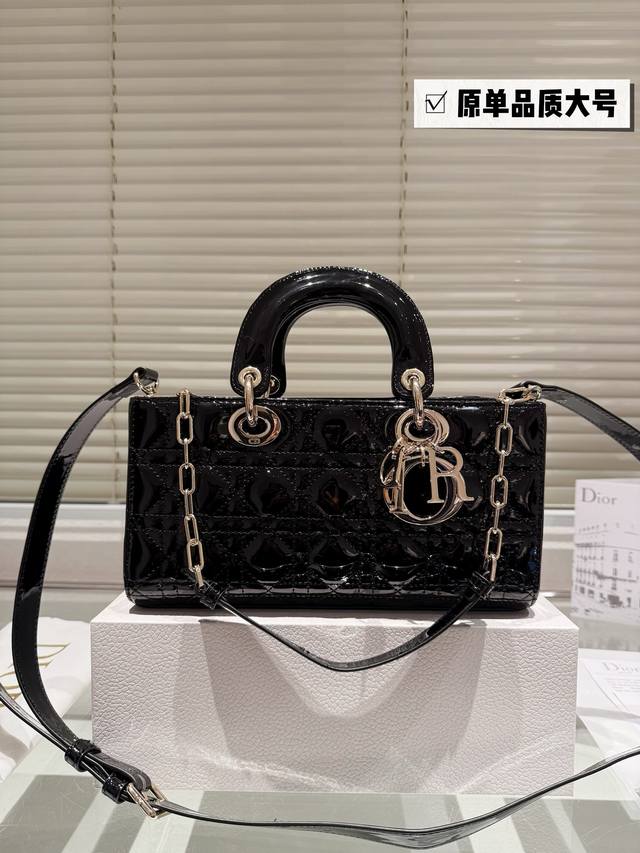 Lacquer leather large Dior Lady Life limited edition bag, new lady Life milky white package that can cure all diseases is not fake. It is really beautiful, the actual product looks better than the photo, Dior Daifei yyds, size 2: