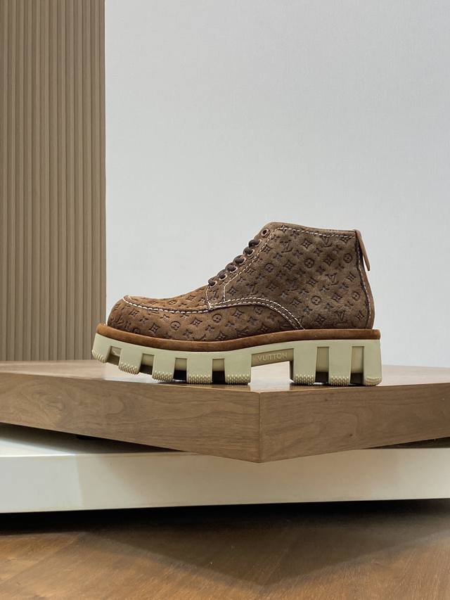 Loui * Vuitton * x Timberland * Timberland presbyopia and ankle boots, LV x Timberland and ankle boots made of Monogram embossed waterproof suede cow