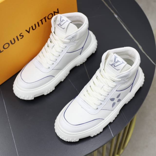 The official price of the new Louis Vuitton * L * V SPACE Lander casual shoes from LV is RMB. This casual shoe comes from the 2024 early autumn series and is made of Monoarm denim fabric. The official price of the new Louis Vuitton * L * V SPACE Land