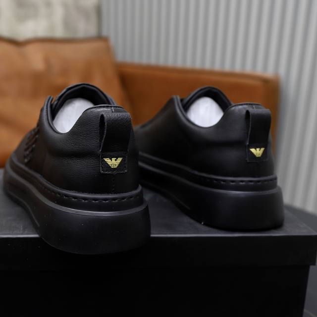 Brand: Armani ARM NI Standard Code: 38-44 45 Customization Level: Same as on official website Material: Original cowhide fabric Comfortable cowhide lining Lightweight and wear-resistant outsole Style Category: Men's fashion casual shoes Running sport