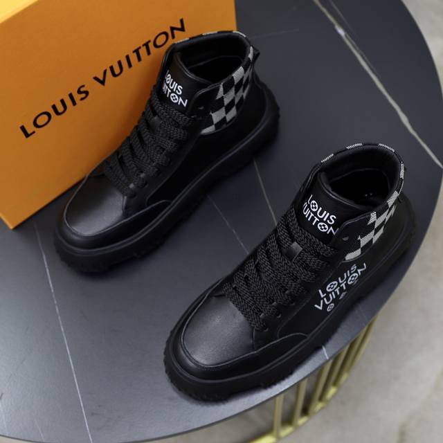 The official price of the new Louis Vuitton * L * V SPACE Lander casual shoes from LV is RMB. This casual shoe comes from the 2024 early autumn series and is made of Monoarm denim fabric. The official price of the new Louis Vuitton * L * V SPACE Land