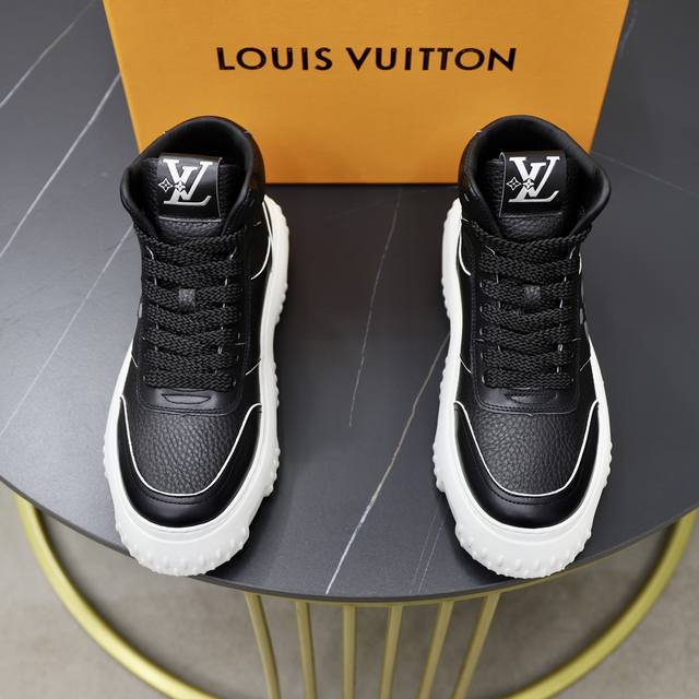 The official price of the new Louis Vuitton * L * V SPACE Lander casual shoes from LV is RMB. This casual shoe comes from the 2024 early autumn series and is made of Monoarm denim fabric. The official price of the new Louis Vuitton * L * V SPACE Land