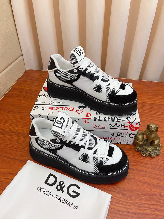 Actual price: Dolce&Gabbana DG original imported top layer cowhide and sheepskin lining, lightweight, comfortable, versatile on the upper foot, original special supply outsole highly favored by trendy men, welcome to compare exquisite and luxurious q