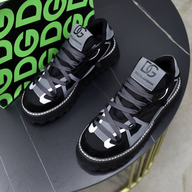 Official website synchronization, couple style DOLCE