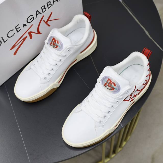 Official website synchronization, couple style DOLCE