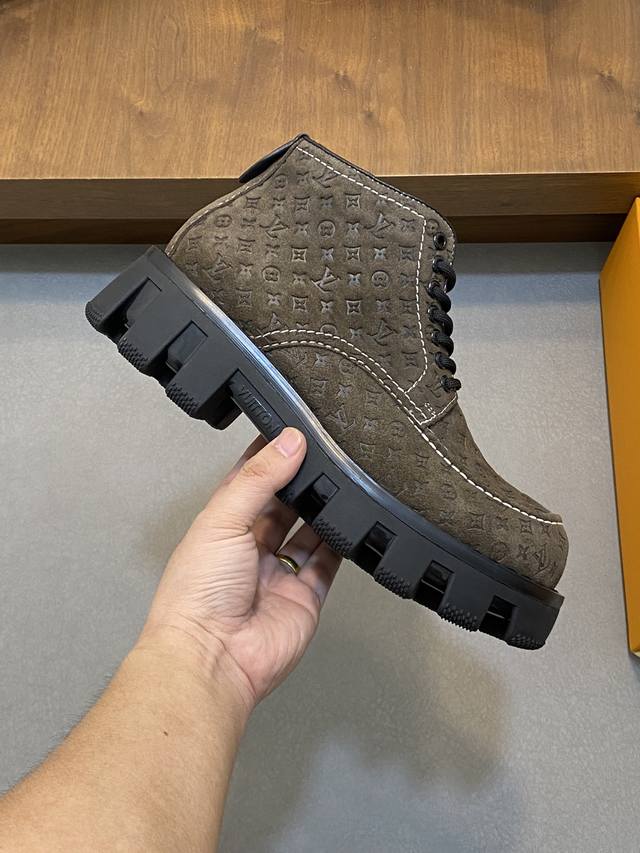 Loui * Vuitton * x Timberland * Timberland presbyopia and ankle boots, LV x Timberland and ankle boots made of Monogram embossed waterproof suede cow