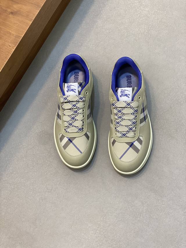 Burberry's new warhorse plaid casual sports shoes, brand new terrace casual sports shoes, Burberry's classic original super comfortable shoes, knight blue non slip sole, finally saw the latest diagonal plaid sports shoes. The color is really beautifu