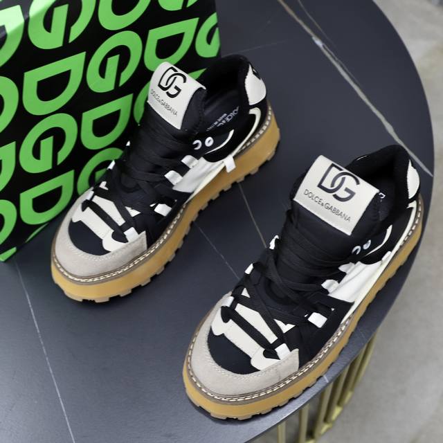 Official website synchronization, couple style DOLCE