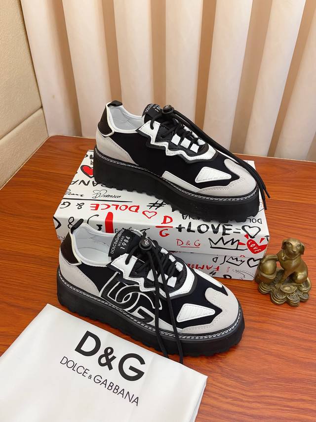 Actual price: Dolce&Gabbana DG original imported top layer cowhide and sheepskin lining, lightweight, comfortable, versatile on the feet, original special supply outsole highly favored by trendy men, welcome to compare exquisite and luxurious quality
