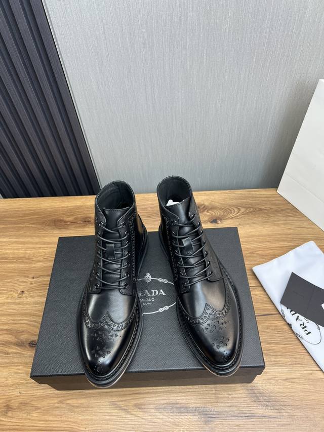 Factory price Prad * Prada pure original glossy leather air cushioned short boots for men Chelsea boots are made of imported open edge bead glossy leather, with geometric cutting, imported locomotive precision stitching and splicing, high-precision c