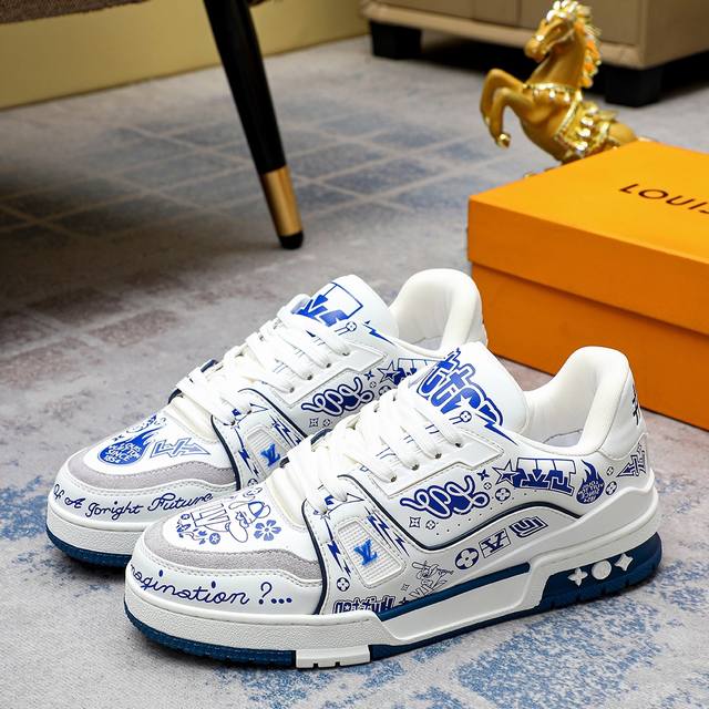 Top version LV Louis Vuitton casual sports shoes original 1:1 development replica!! The upper of the shoe is very comfortable and finely crafted. It is made of imported Italian top layer cowhide and the original brand mesh PU padding, providing a sup