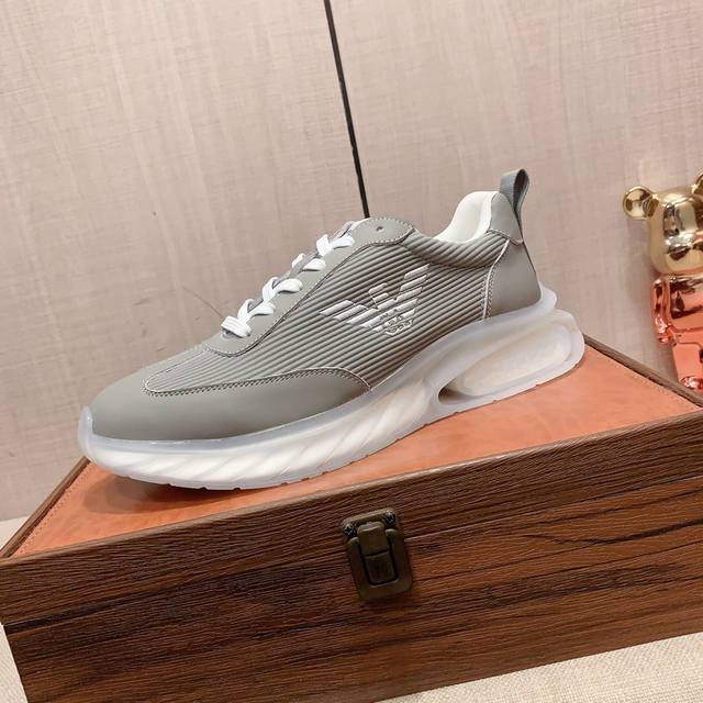 New: Factory price: Armani Armani * latest popular casual shoes, top brand luxury~purchasing agent, top~quality. The shoe upper is made of imported breathable cowhide with breathable sheepskin material, and the foot pads are finely crafted. Original 