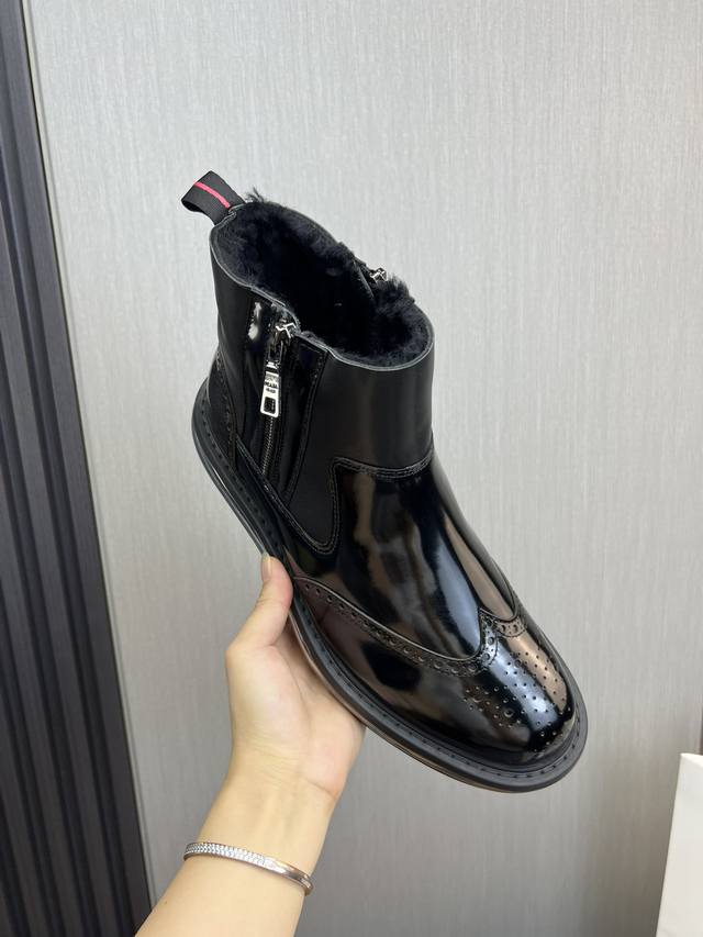 Factory price Prad * Prada wool with pure original glossy leather air cushioned short boots for men Chelsea boots are made of imported open edge pearl glossy leather, geometrically cut imported locomotive precision stitching splicing high-precision c