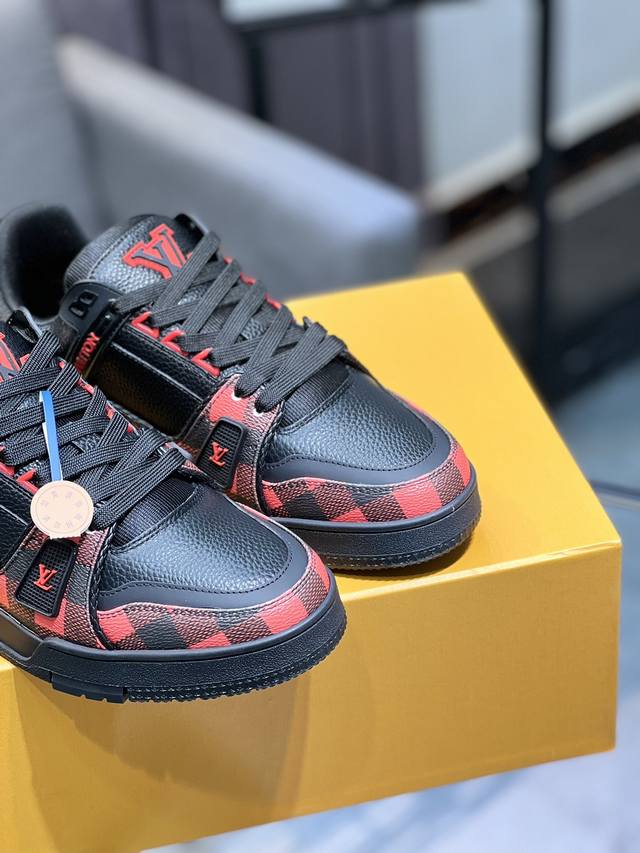 LV's top version new purchasing quality LV~Louis Vuitton Lv TRAINER's best looking sports shoes, donkey brand vigorously promotes new products, official website limited edition retro basketball sports shoes! High top and low top both spend a lot of m