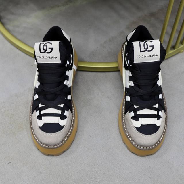 Official website synchronization, couple style DOLCE