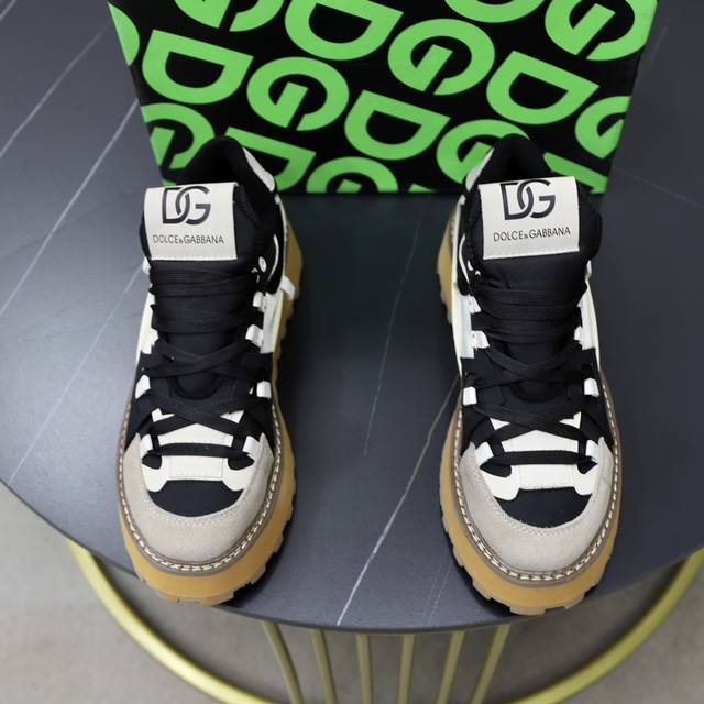 Official website synchronization, couple style DOLCE