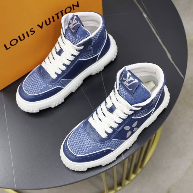 The official price of the new Louis Vuitton * L * V SPACE Lander casual shoes from LV is RMB. This casual shoe comes from the 2024 early autumn series and is made of Monoarm denim fabric. The official price of the new Louis Vuitton * L * V SPACE Land