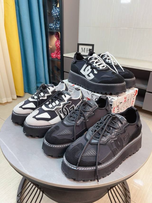 The original imported top layer cowhide and sheepskin lining of Dolce&Gabbana DG at factory price is lightweight, comfortable, versatile, and the original special outsole is highly favored by trendy men. The quality is exquisite and luxurious, exceed