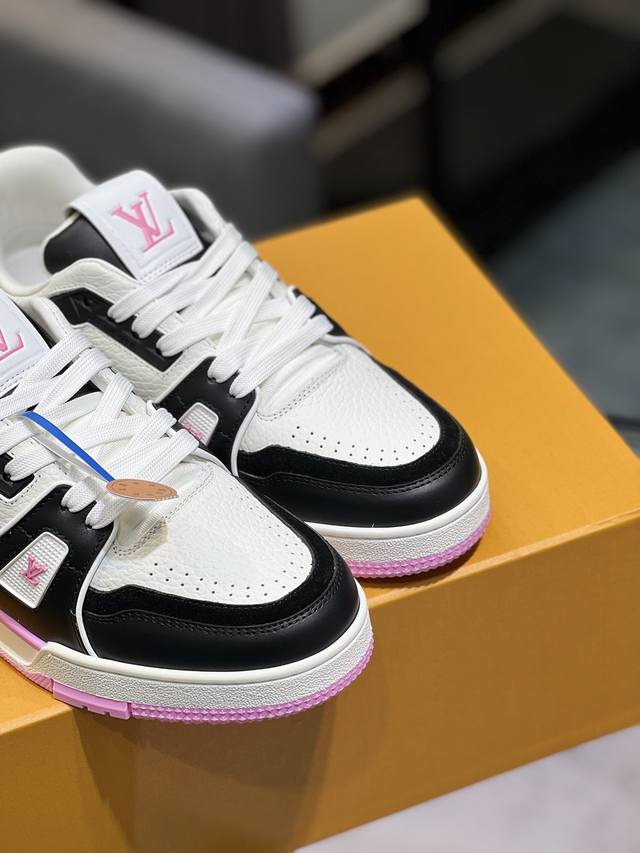 LV's top version new purchasing quality LV~Louis Vuitton Lv TRAINER's best looking sports shoes, donkey brand vigorously promotes new products, official website limited edition retro basketball sports shoes! High top and low top both spend a lot of m