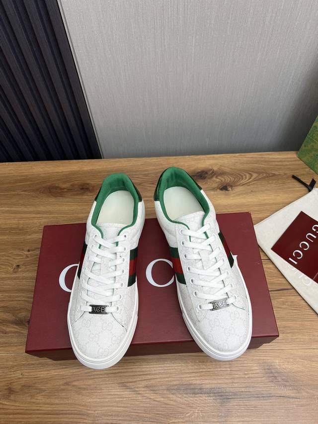 Factory price GUCCI Gucci Classic hot selling white shoes all year round. Standard sizes: women's sizes 35-40, men's sizes 38-44, women's and men's sizes 45. Customizable levels: official website. Original order quality material: original leather, or