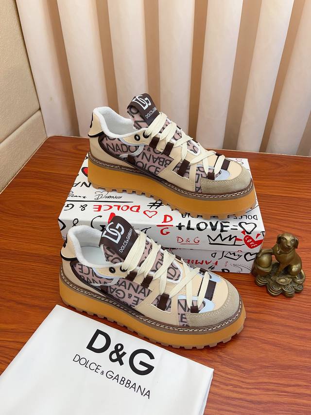 Actual price: Dolce&Gabbana DG original imported top layer cowhide and sheepskin lining, lightweight, comfortable, versatile on the feet, original special supply outsole highly favored by trendy men, welcome to compare exquisite and luxurious quality