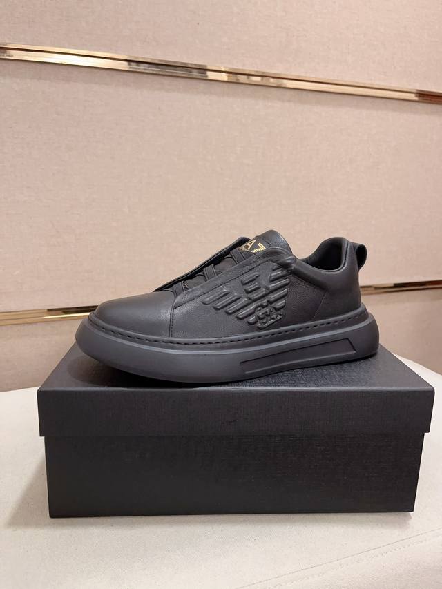 Factory price: Armani official website synchronizes with the latest shoe upper made of imported cowhide. Leather lining, foam outsole, top-notch handmade fine craftsmanship, perfect for those perfectionist men who pursue high luxury quality 38 44
